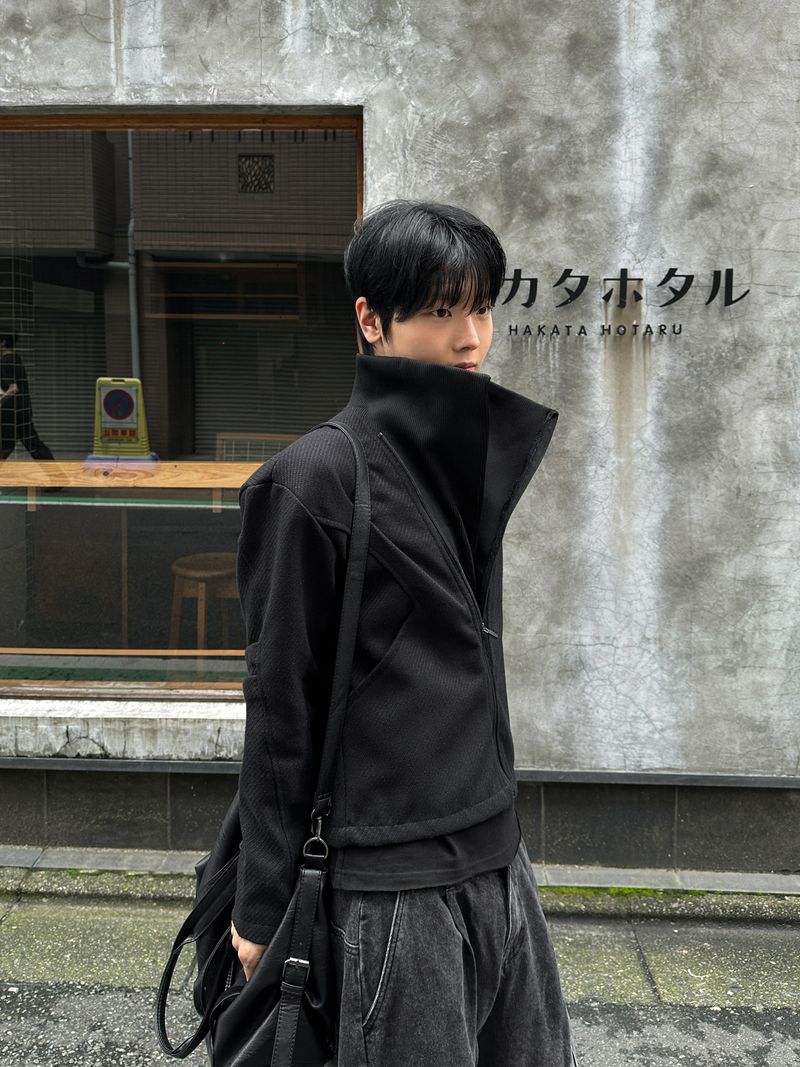 カルフダイアゴナルクロップドハイネックジップアップ