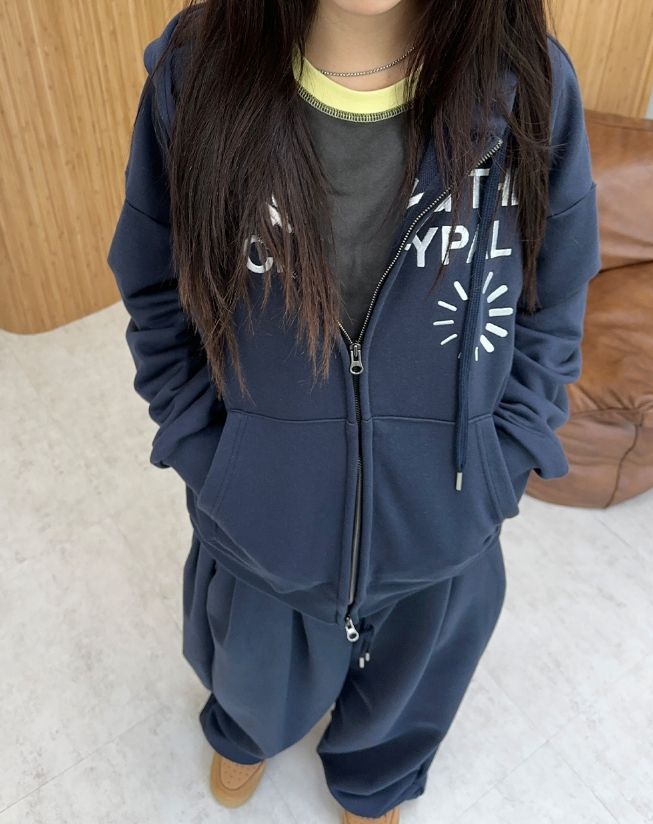 Arc Circle Embroidered Hood Zip-up