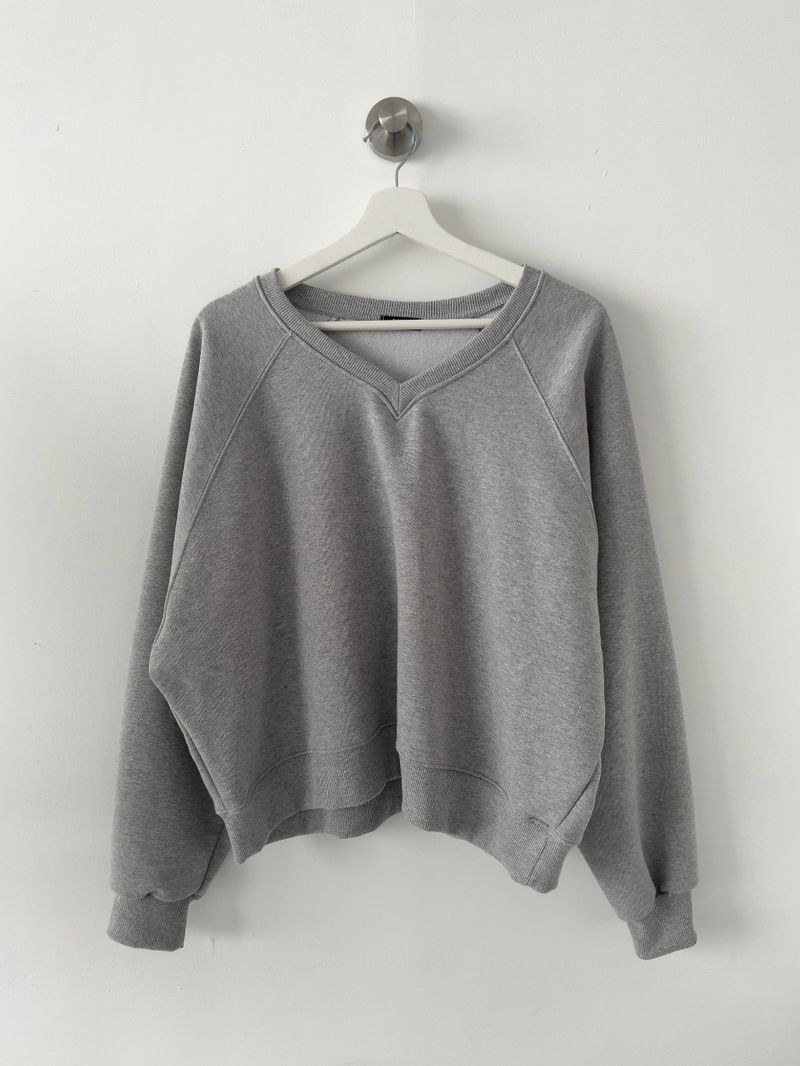 Avang V-Neck Raglan Sweatshirt