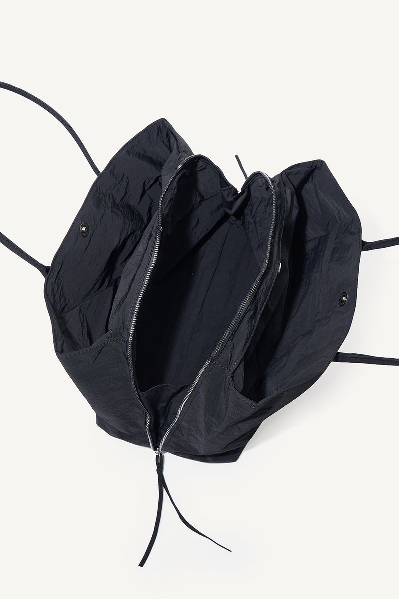 Crinkle Center Zipper Tote Bag