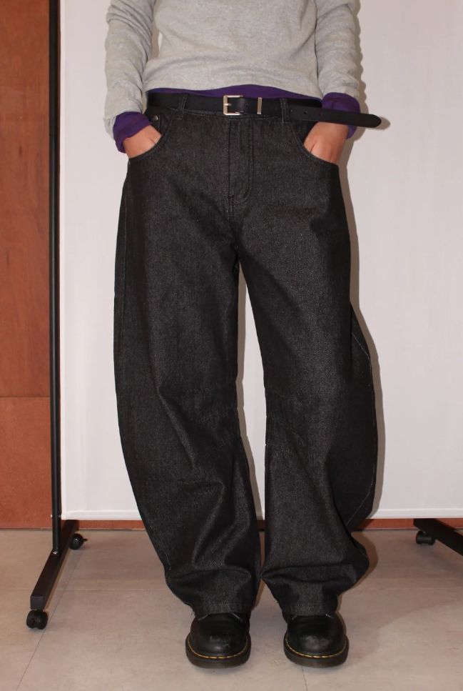 AAKE(アケ)の「DART BARREL WIDE DENIM(Pants)」