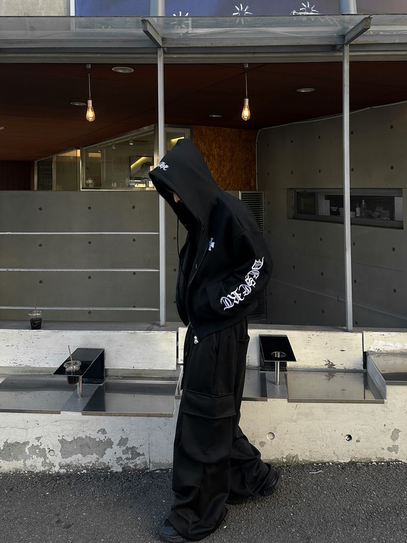 Wayne Lettering Hood Zip-up