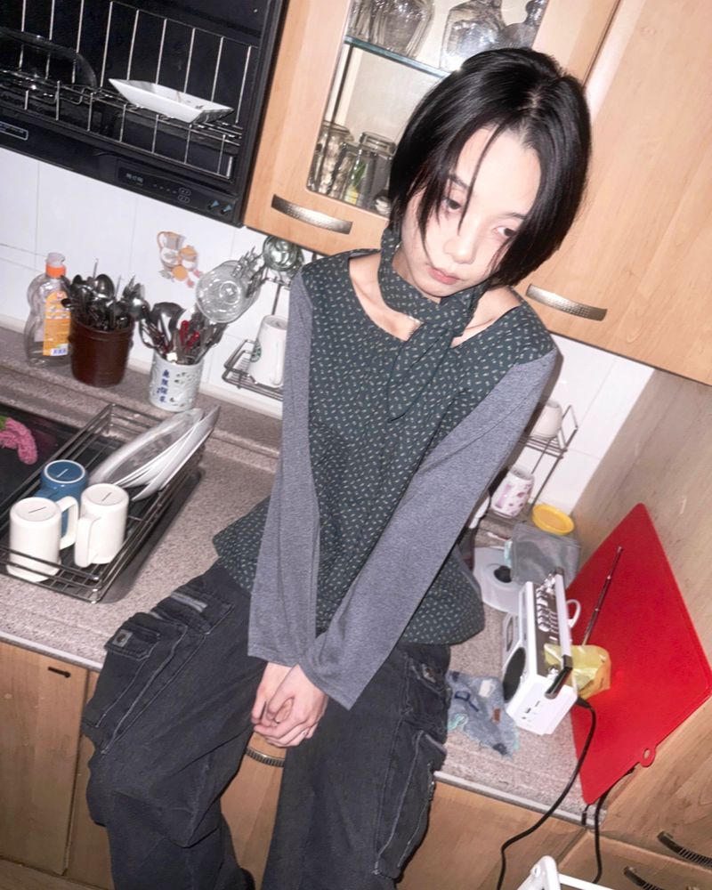 douchidouchi（ドウチドウチ）の「(2color) ディツィフラワースカーフジャージルーズT（トップス）」