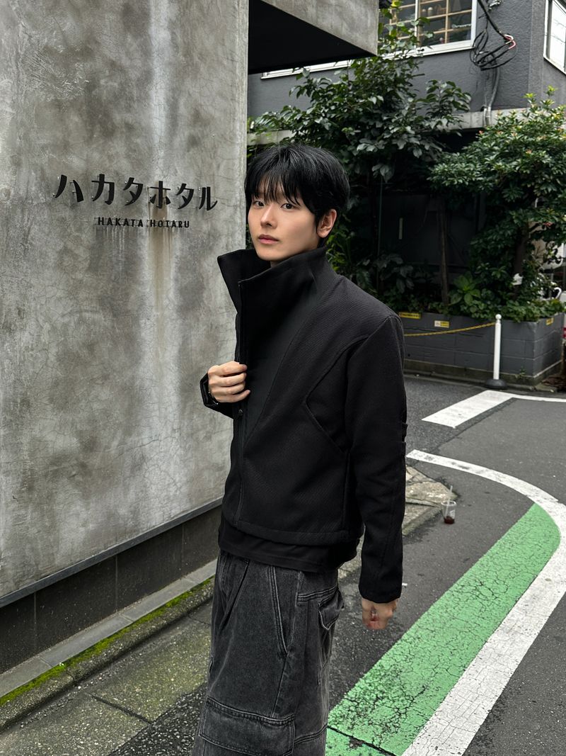 WHAT A LOOK（ワット ア ルック）の「カルフダイアゴナルクロップドハイネックジップアップ（ジャケット/アウター）」