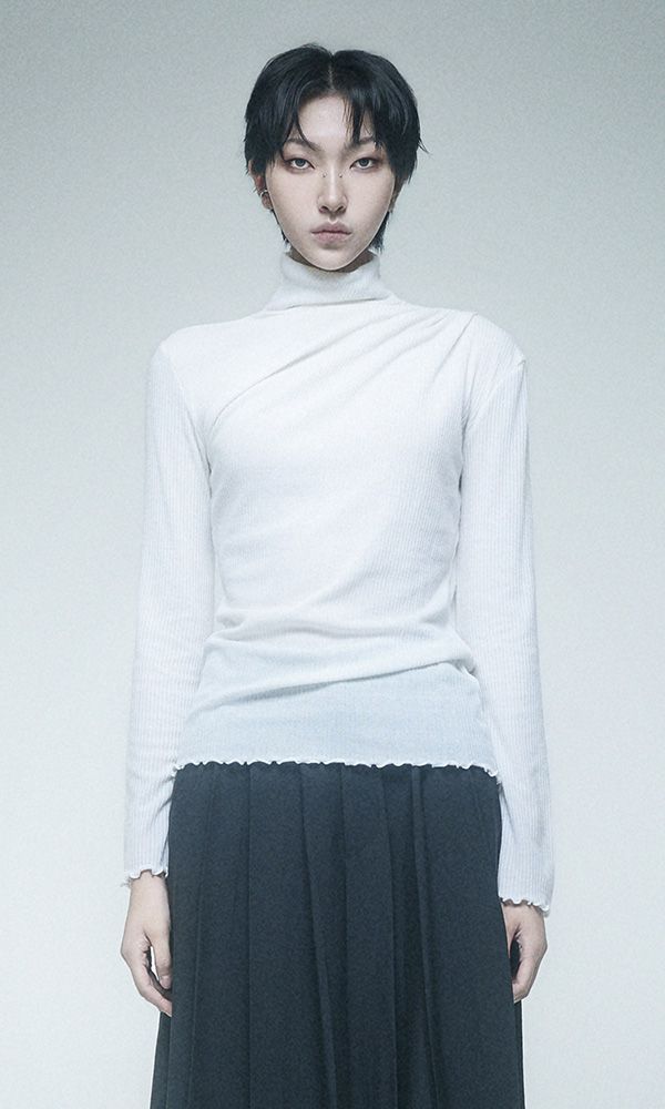 Reculer（ルキュレ）の「Cowl draped T-shirt Ivory（Tops）」