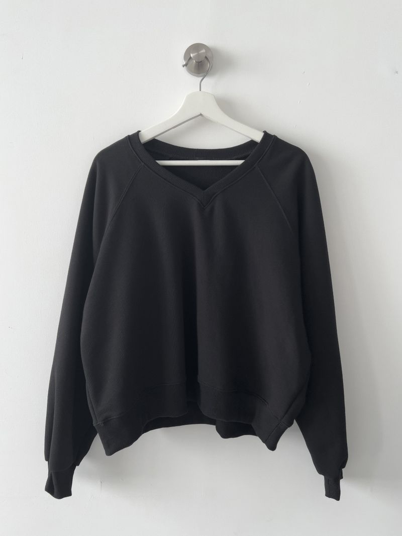 Avang V-Neck Raglan Sweatshirt