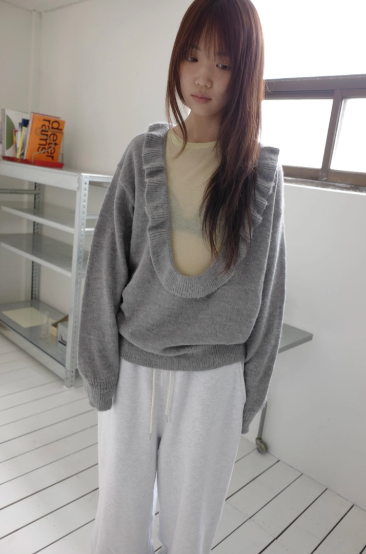 callhag（コールハグ）の「ディープネックフリルニット(3c)（トップス）」