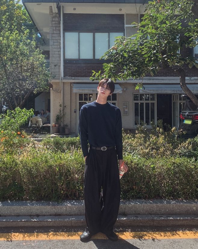 Her Deep V-Tuck Balloon Wide Slacks