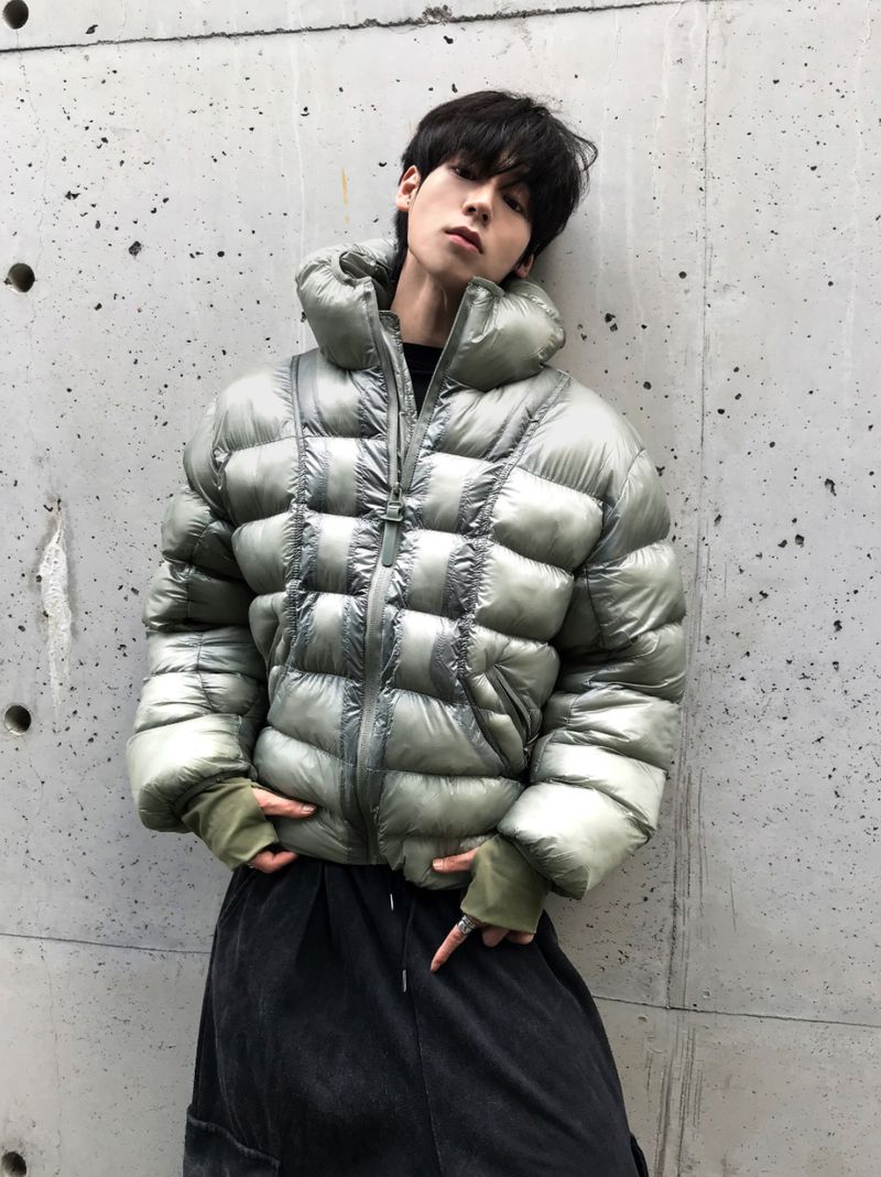 COSYHARU（コシハル）の「グロッシーセージグリーンフーデッドパファージャケット (3color)（ジャケット/アウター）」