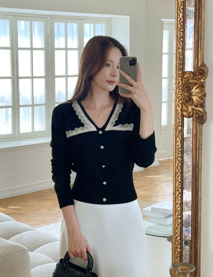 Lomet V-Neck Lace Pearl Knit