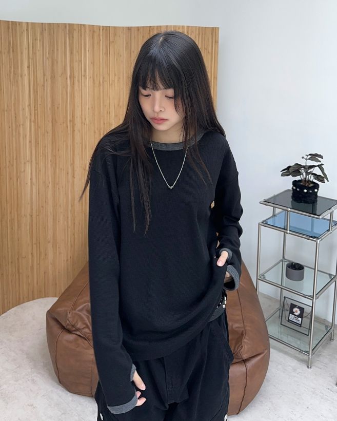 SATIIIZ（サティーズ）の「レープ ワッフル フィンガーホール ロングスリーブ（トップス）」