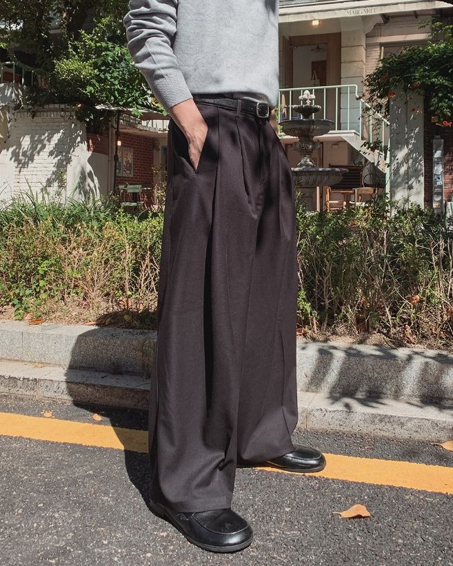 Her Deep V-Tuck Balloon Wide Slacks